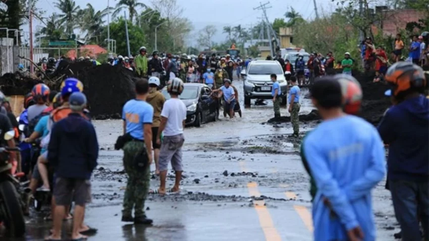 Tifón Goni: 10 muertos y unos 400.000 evacuados en Filipinas