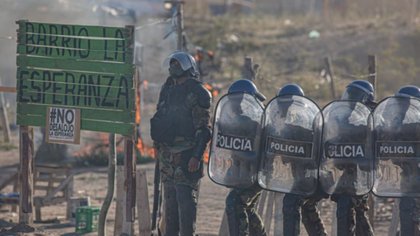 “¡Al suelo!¡ Avance desalojo! Nos gritó el jefe de policía”
