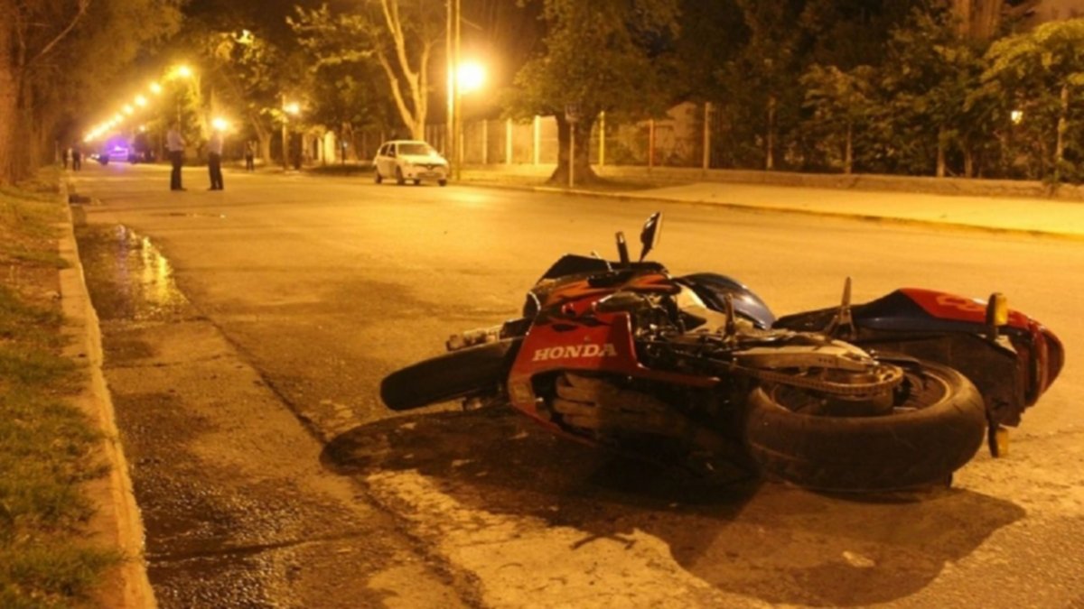 Derrape fatal en Centenario: Un hombre muerto y una mujer herida