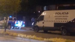 Feroz enfrentamiento entre Policía y vecinos, en barrio San Lorenzo