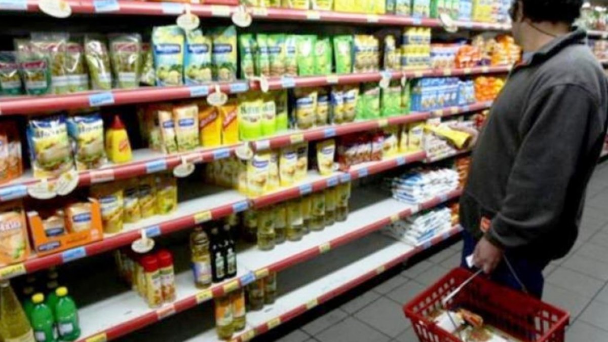 Permiten abrir en domingo a comercios y supermercados