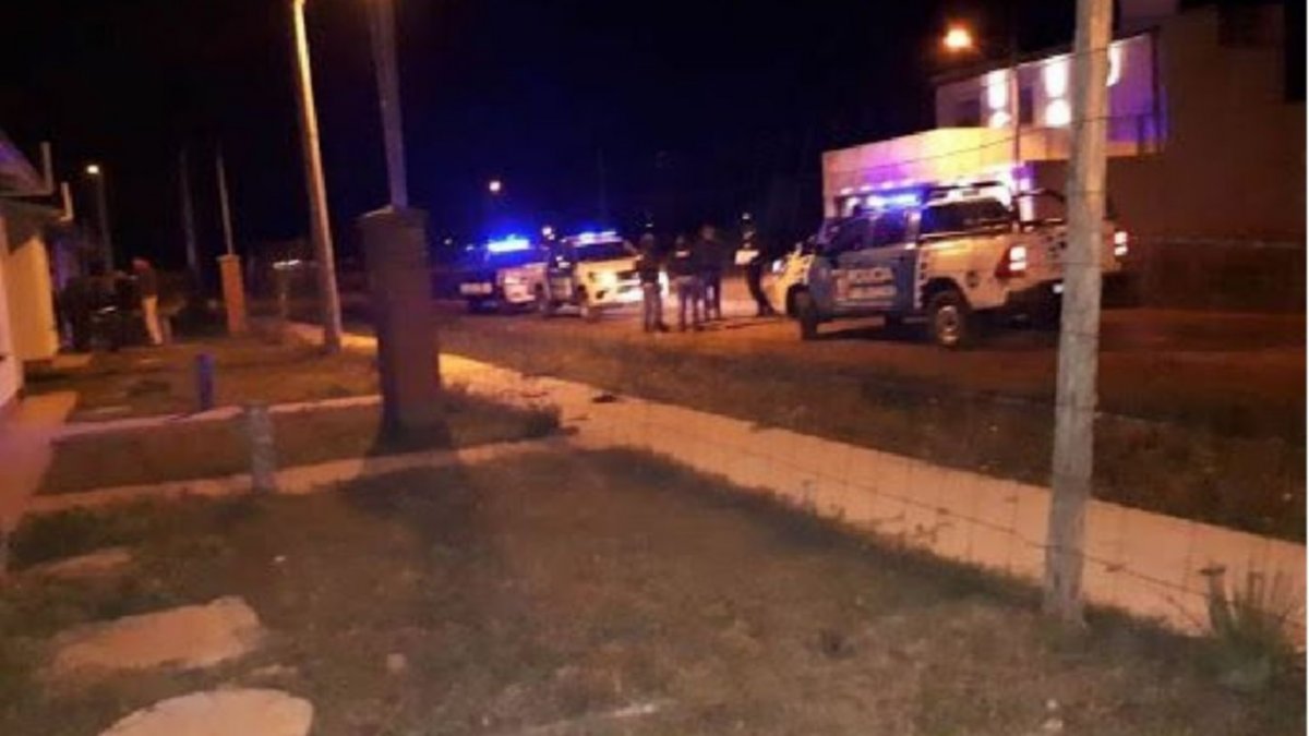 Lo denunció por usurpador, y fue asesinado a balazos