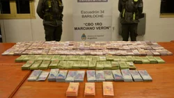 Funcionaria llevaba $3 millones en una camioneta oficial