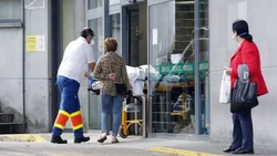 España: fallecieron 65 mil personas más que un año "normal"