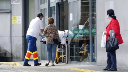 España: fallecieron 65 mil personas más que un año "normal"