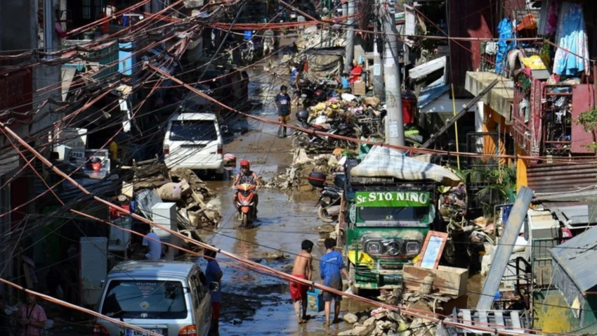 Caminó por cables de alta tensión para alimentar a su familia