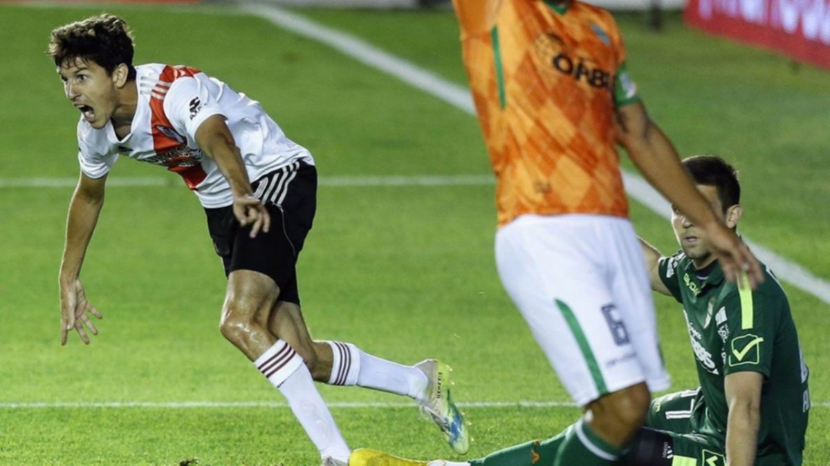 River venció a Banfield y alcanzó la cima