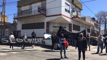 Peruanos a los tiros tras robar, no pudieron con los vecinos