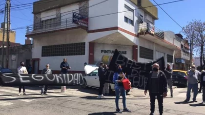 Peruanos a los tiros tras robar, no pudieron con los vecinos