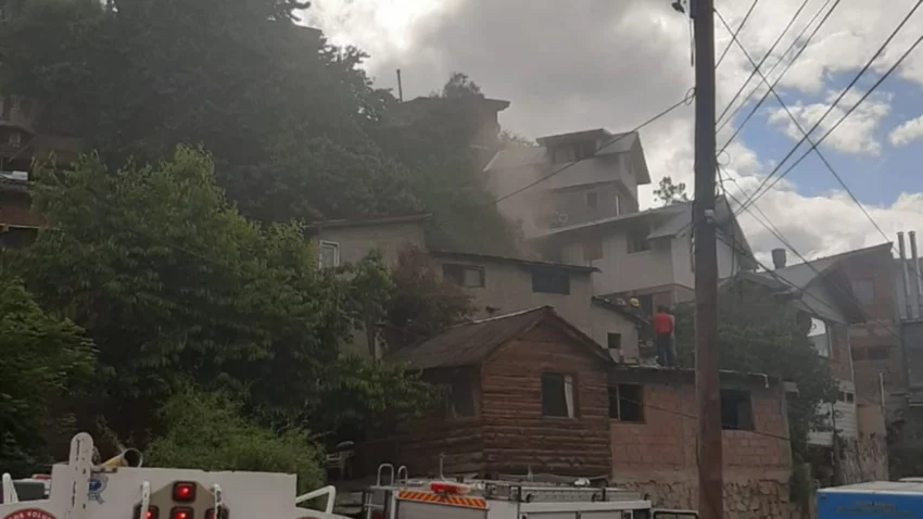 Tres bomberos y dos vecinos al hospital durante un incendio