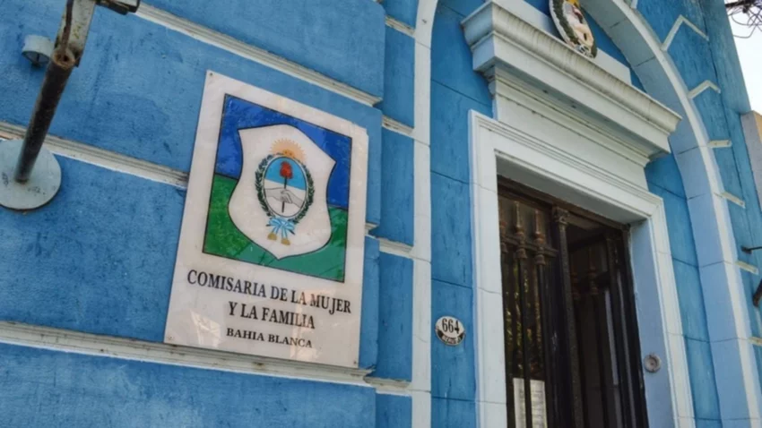 Adoptaron hermanitos, y después los dejaron en la Comisaría