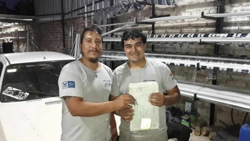 Quiso premiar a su empleado, y le regaló un auto