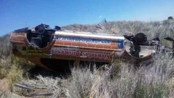 Volcó, dejó el auto abandonado y se fue a Neuquén