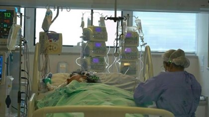 Los casos bajaron pero las terapias "siguen llenas" en Neuquén