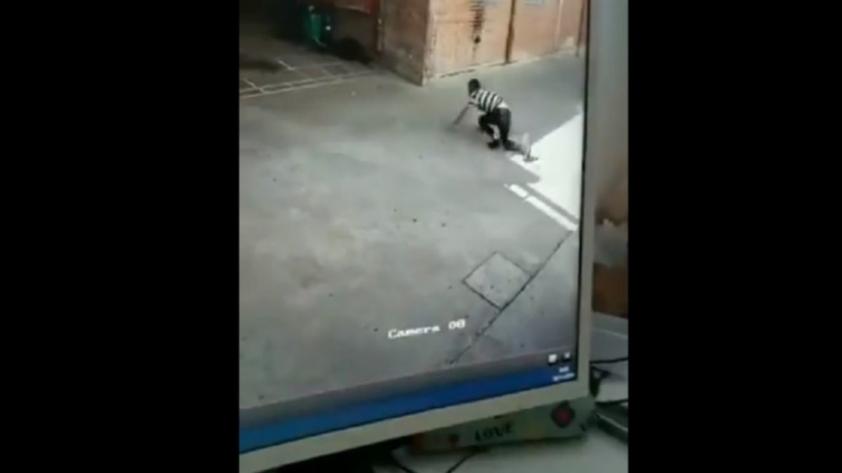 Preso se escapó por la ventana, y quedó grabado en video