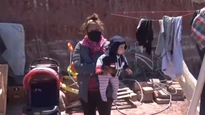 Viven a la intemperie, estafados con planes sociales
