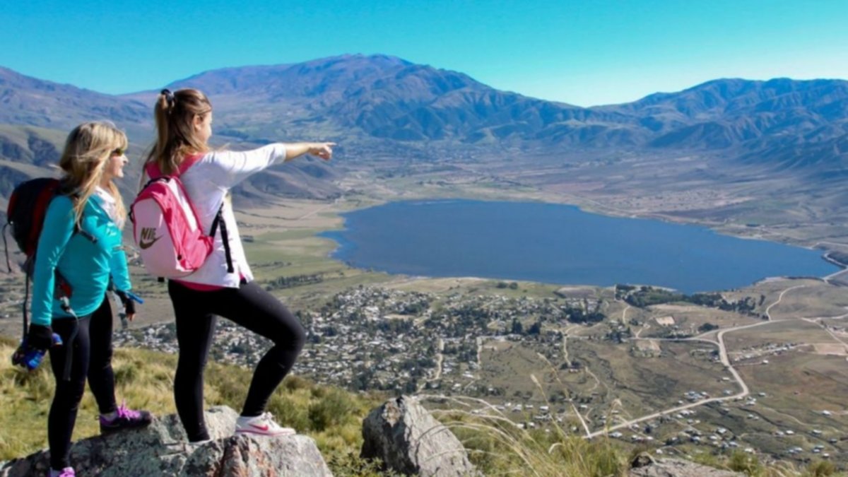 Para la ministra el turismo está en crisis, pero no agoniza