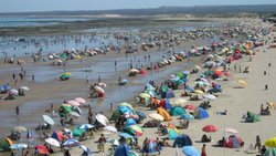 Playas colmadas en Las Grutas, con 50% de ocupación
