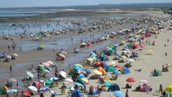Playas colmadas en Las Grutas, con 50% de ocupación