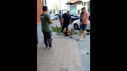 Video: Otro delincuente linchado y desnudo en la vía pública