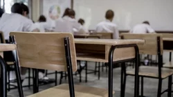 “Si todo sigue así, las clases vuelven en marzo”