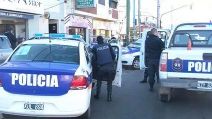 Le acertaron tres tiros en el abdomen a un policía retirado