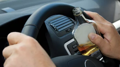 Venía borracho, chocó a una mujer y siguió como si nada