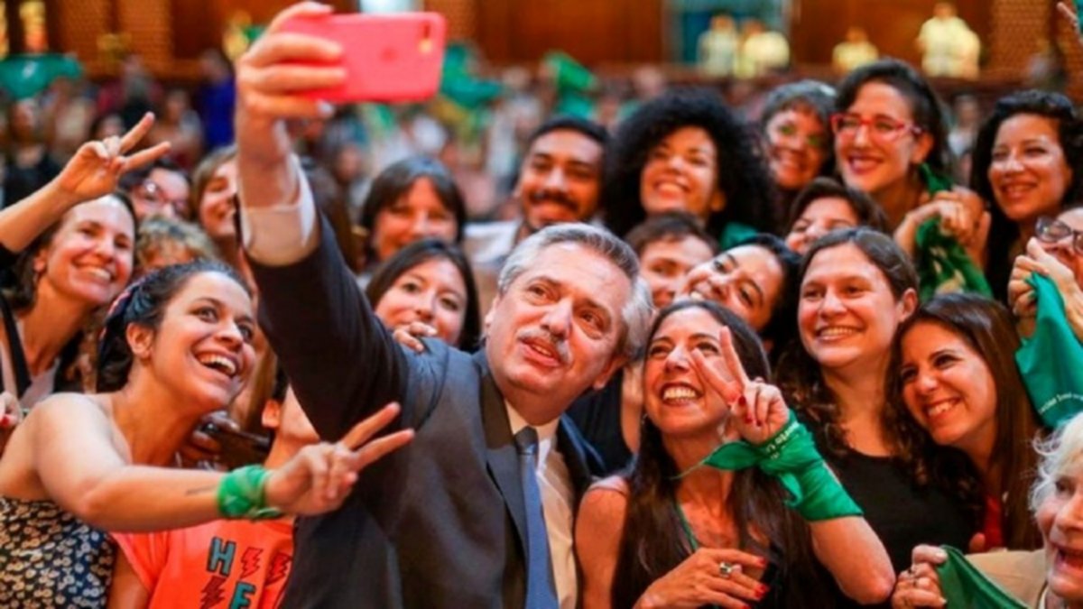 Aborto: obispos enojados le retiran el "saludo" a Fernández