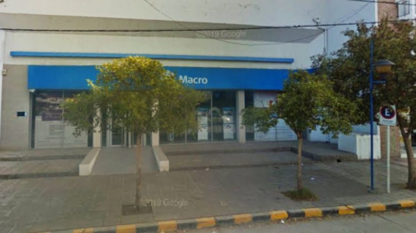 Se cayó en la rampa del banco y cobrará más de 2 millones