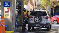 Desde hoy, aumenta el precio de los combustibles 4,5%