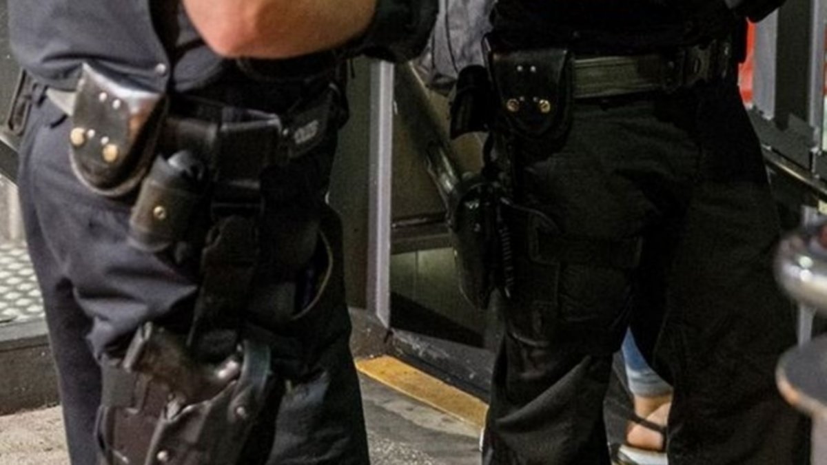 Quitarán el arma a uniformados si hay violencia de género