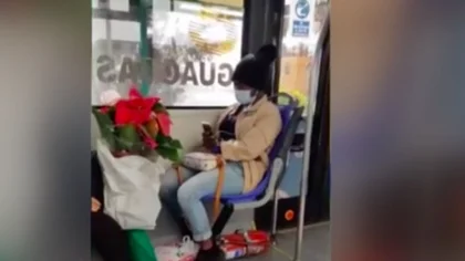 Quería un asiento en el colectivo: "que se levante la negra"