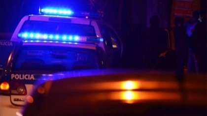 Un niño  muerto y su mamá grave: los atropelló un auto
