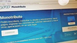 Los municipios le empiezan a cobrar a los monotributistas