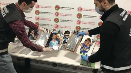 Incautaron cocaína escondida en retratos de Maradona