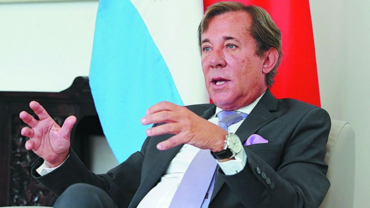 Escándalo: en vez de comprar las vacunas se tomó un descanso