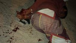Los vecinos lo encontraron robando y le cortaron los dedos
