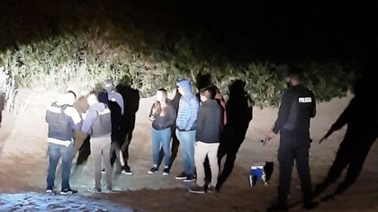 La playa y el peligro: una fiesta con 600 jóvenes