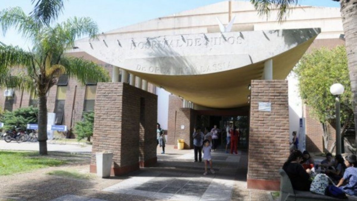 Murió una niña tras beber agua contaminada, en su casa