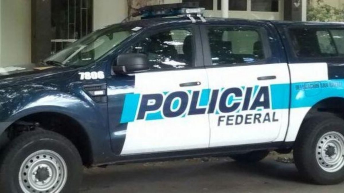 Le robaron la moto a un Federal y le pegaron dos tiros