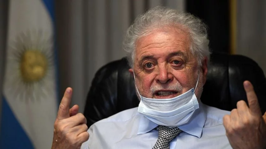 El presidente echó a Ginés por escándalo de vacuna VIP