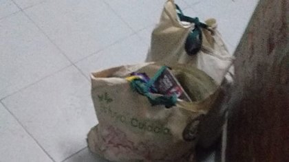 Con un cuchillo le robaron las compras del súper