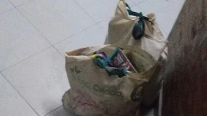 Con un cuchillo le robaron las compras del súper