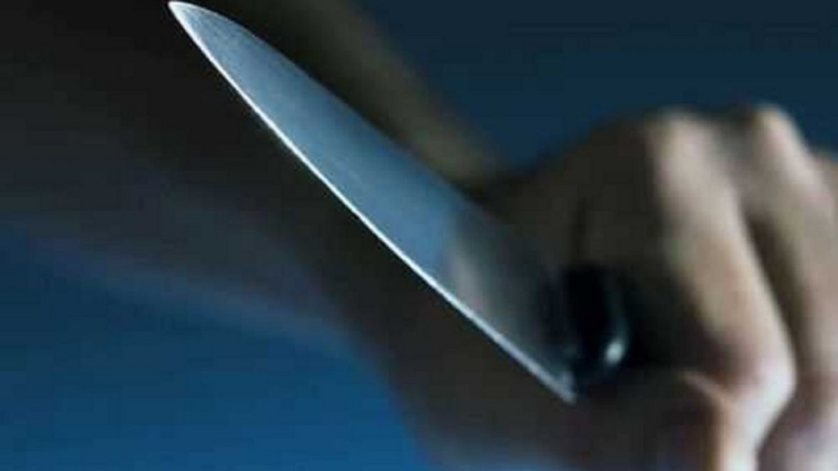 Con un cuchillo y con su hijo de 16, amenazó a comerciantes