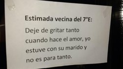Gritaba cuando hacía el amor... y la escracharon feo