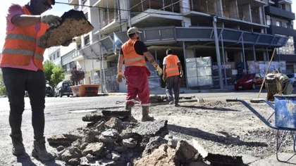 ¿Chau pozos?: se están tapando 25 baches por día