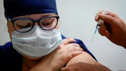 Anotados como "personal de salud" se vacunaron contra la COVID