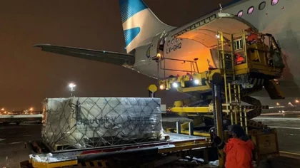 Sputnik V: Partió el vuelo que traerá el reactivo y más dosis