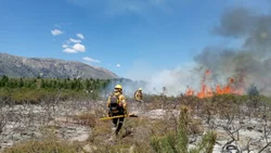 Continúan los trabajos para contener incendios en El Bolsón