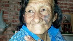 Entró a robar y molió a golpes con una pala a una abuela